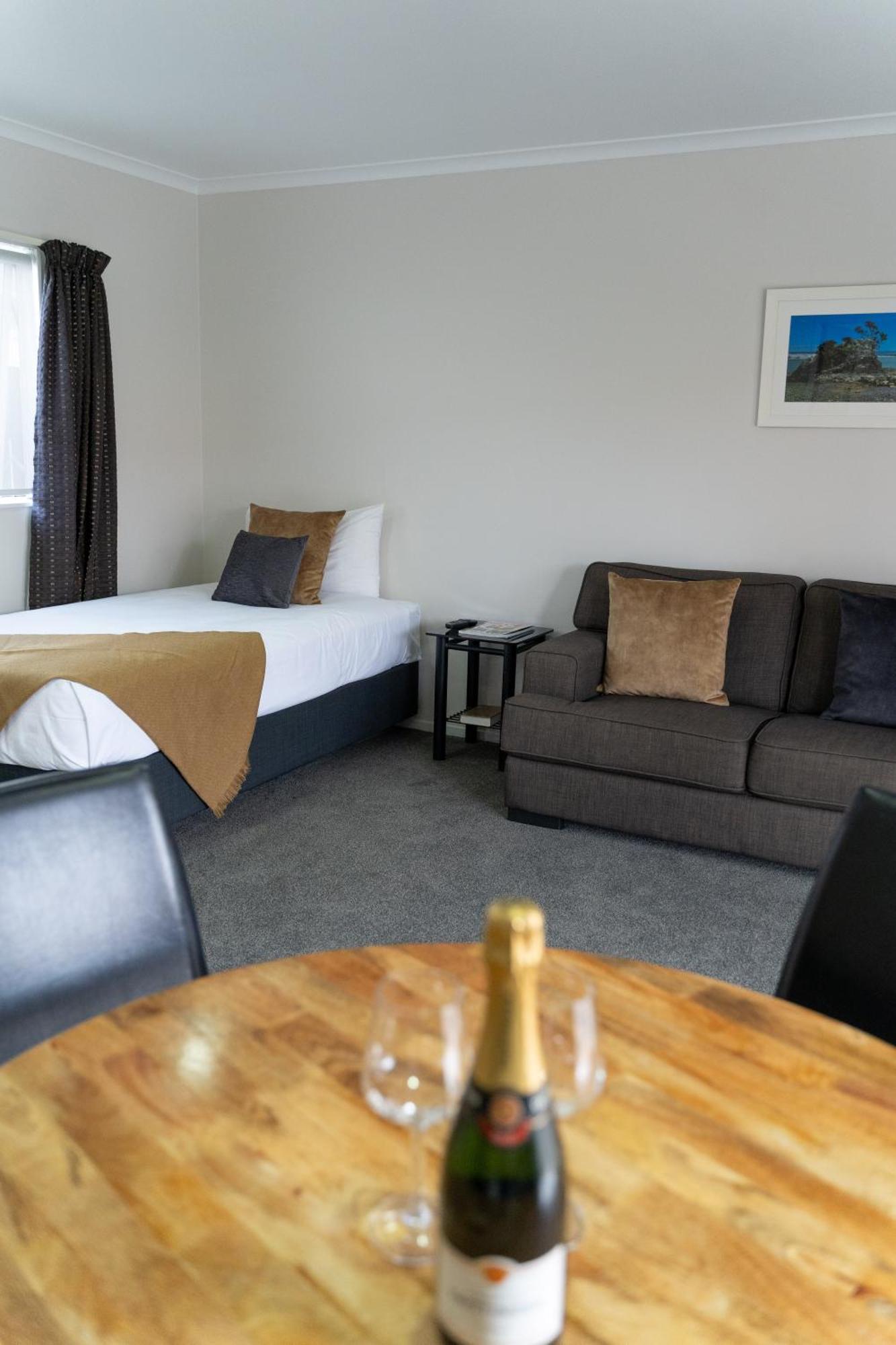 Pacific Coast Motor Lodge Уакатане Екстериор снимка