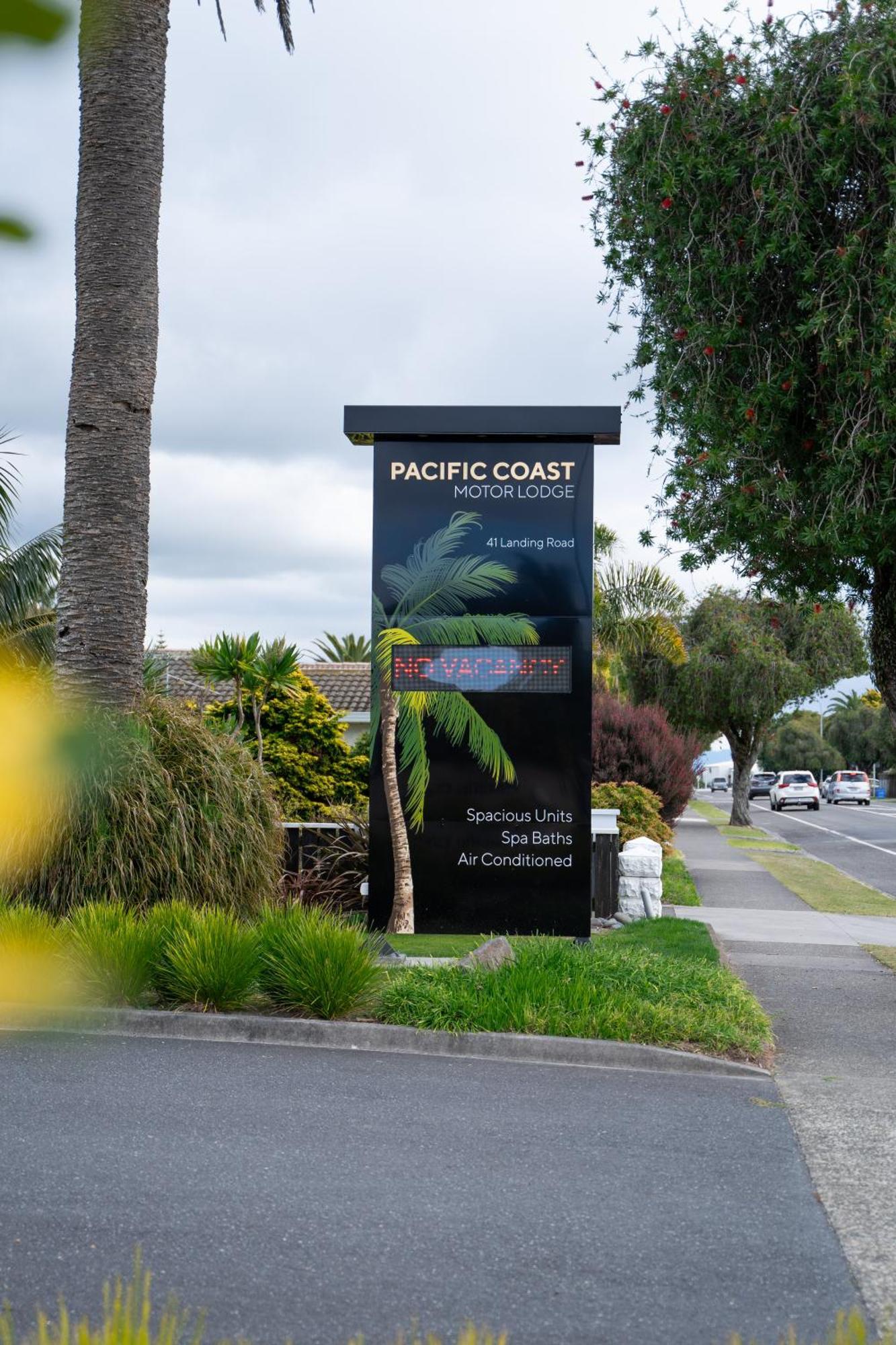 Pacific Coast Motor Lodge Уакатане Екстериор снимка