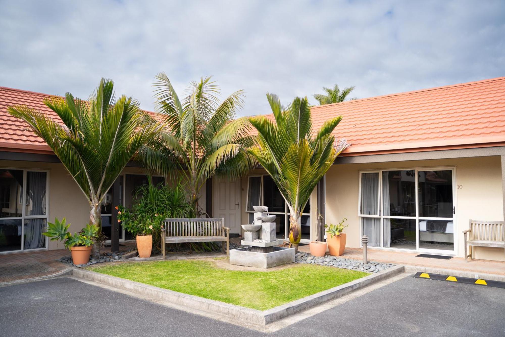 Pacific Coast Motor Lodge Уакатане Екстериор снимка