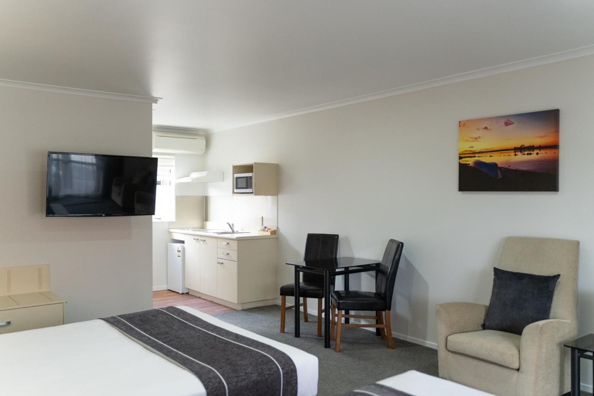 Pacific Coast Motor Lodge Уакатане Екстериор снимка