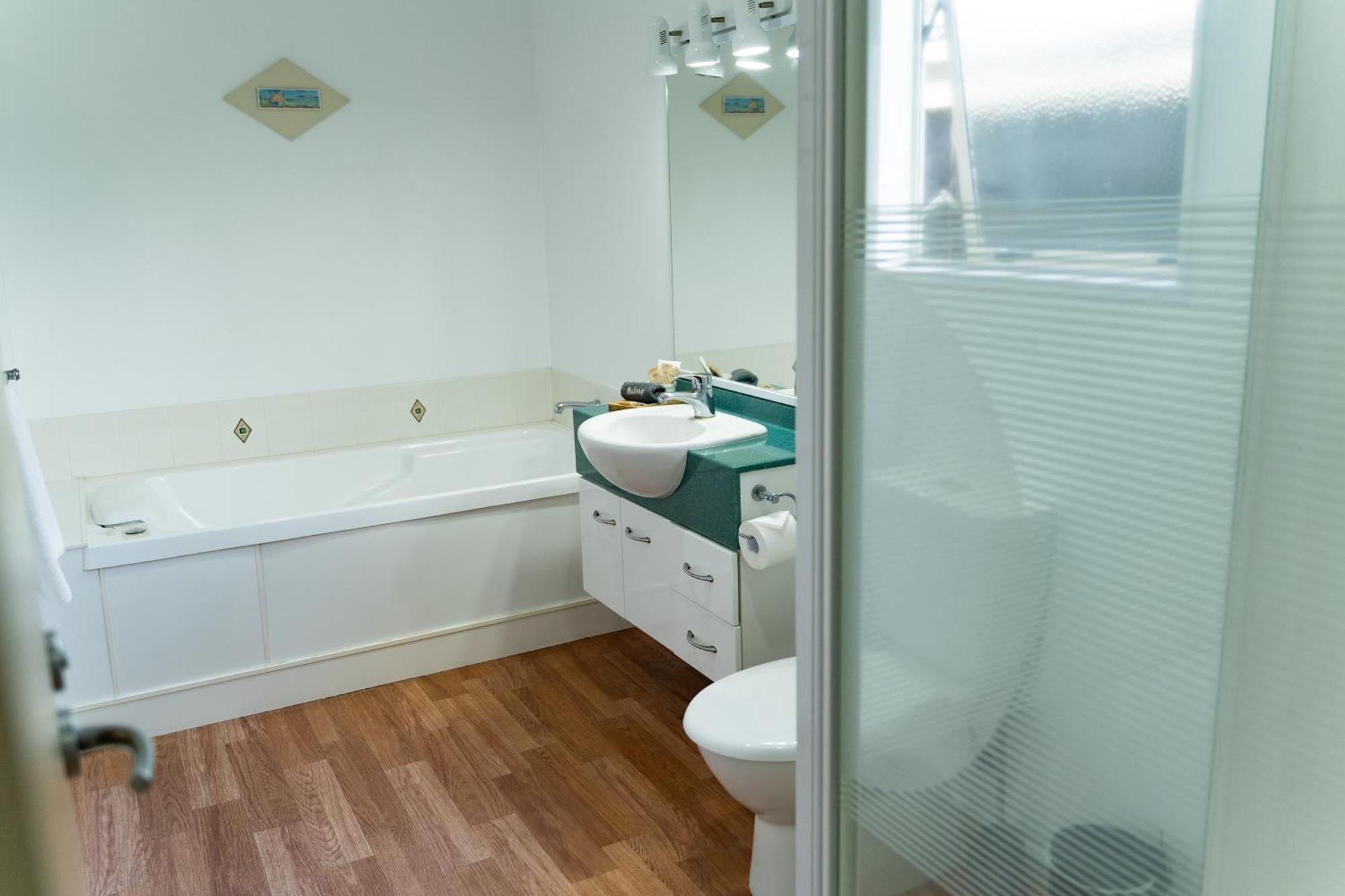 Pacific Coast Motor Lodge Уакатане Екстериор снимка